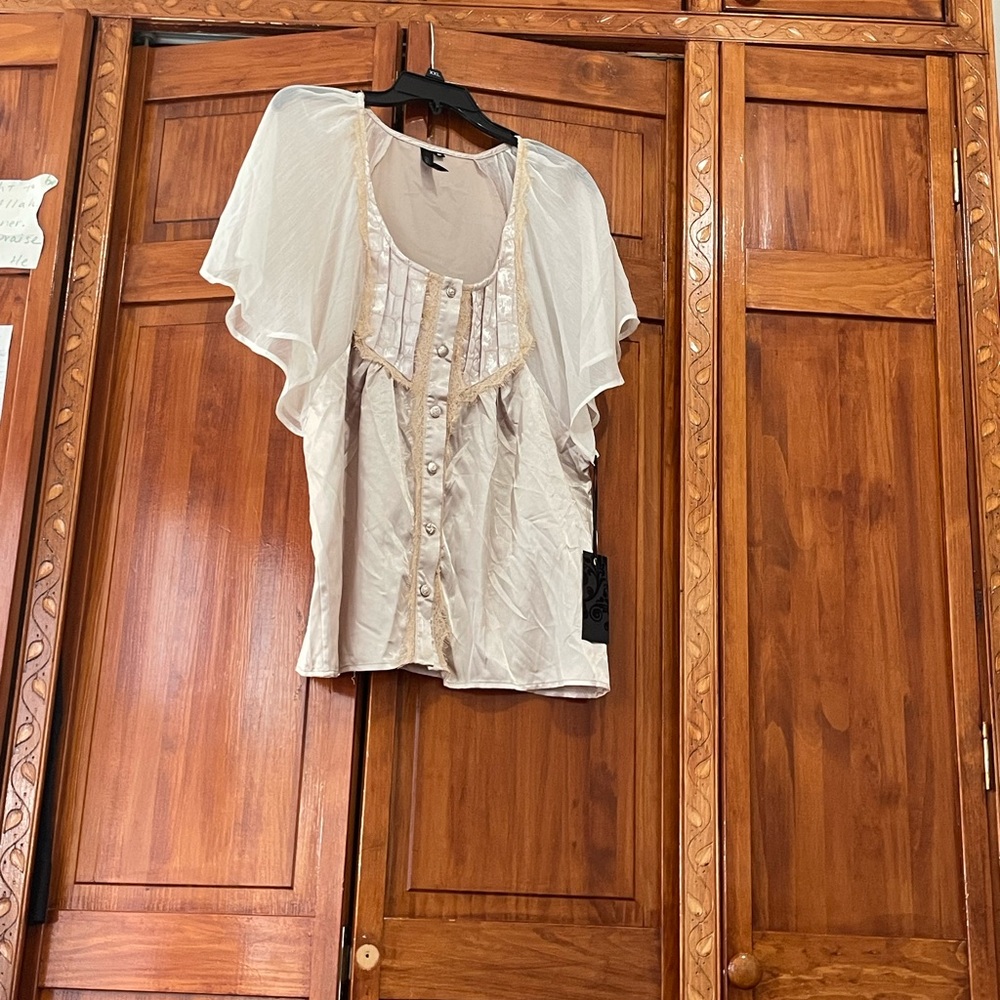 Elegant Cream Button-Down Women's Top botique bke